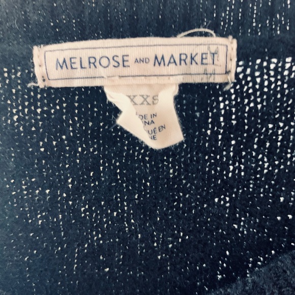 ❌ SOLD ❌ MELROSE AND MARKET V-Neck Sweater - Picture 3 of 4